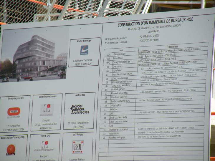  pancarte annonçant la construction d'un immeuble, rue Cardinal Lemoine